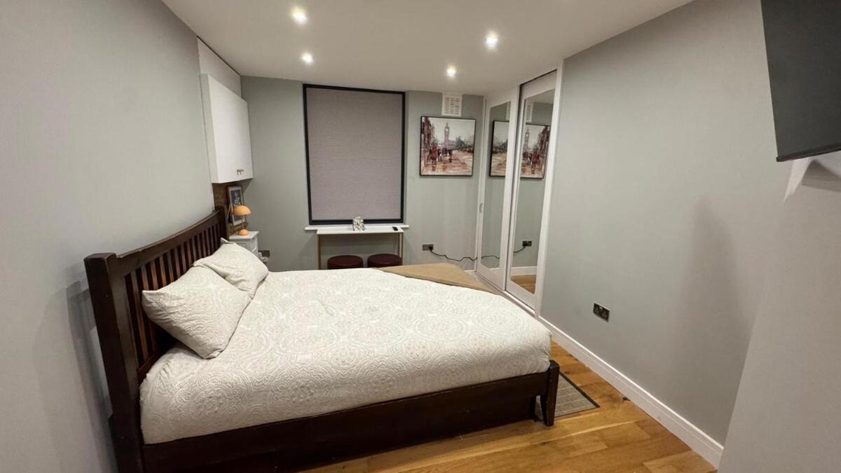 Central Apartment Лондон Екстер'єр фото