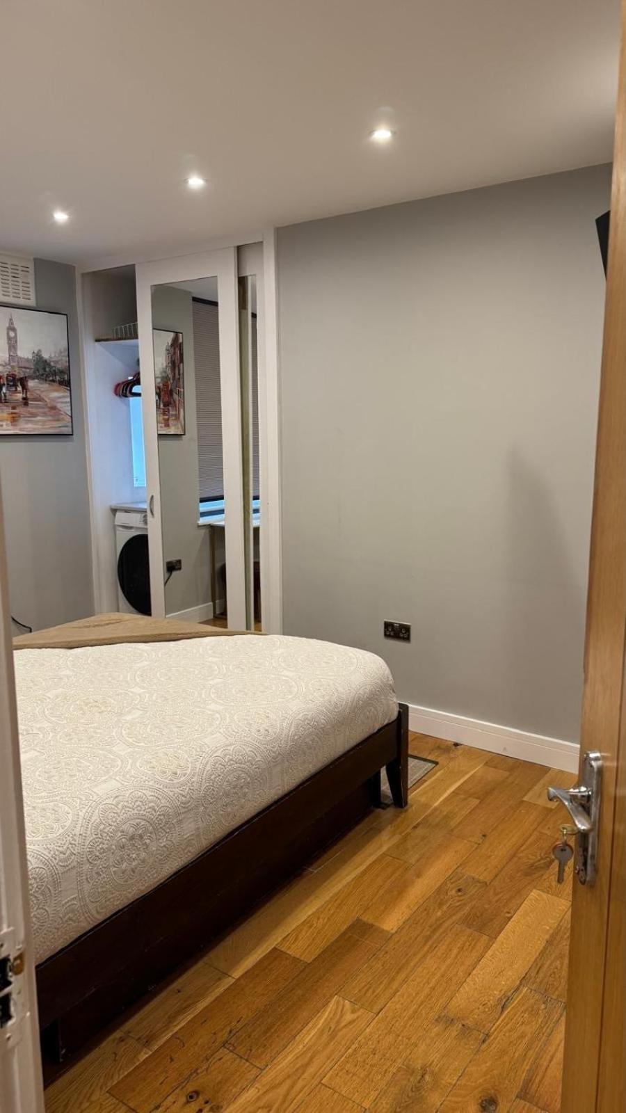 Central Apartment Лондон Екстер'єр фото