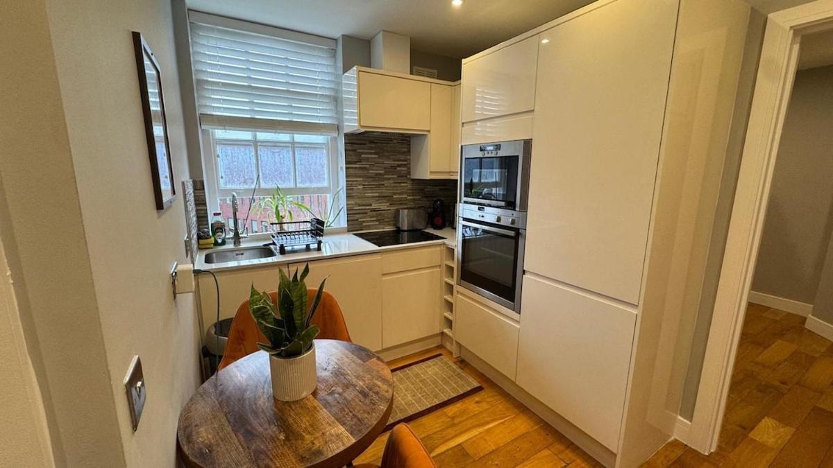 Central Apartment Лондон Екстер'єр фото