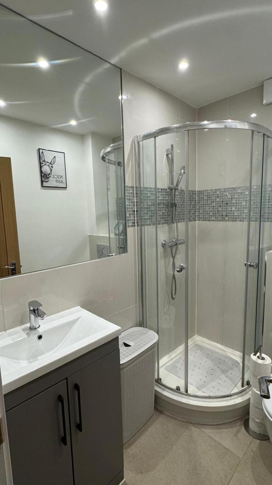 Central Apartment Лондон Екстер'єр фото