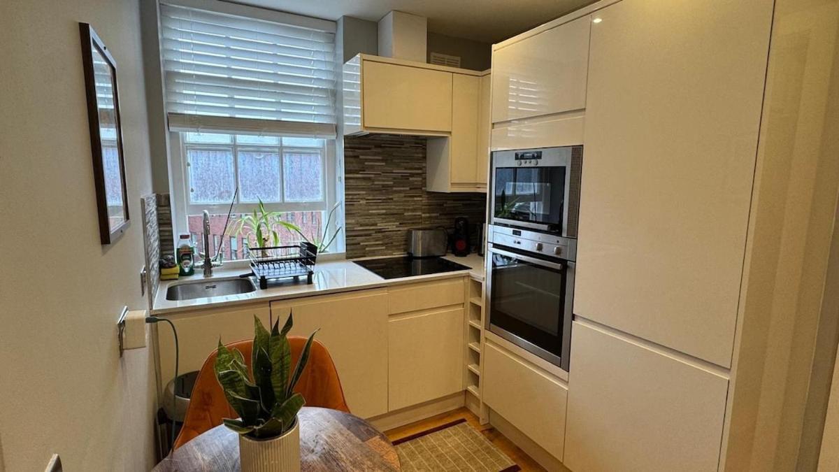 Central Apartment Лондон Екстер'єр фото